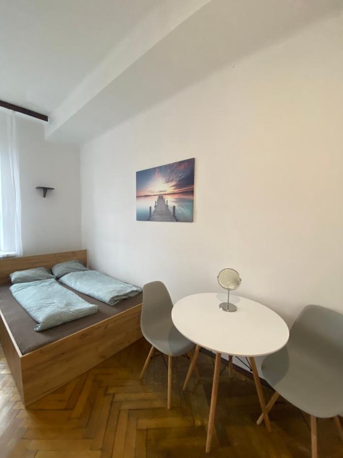 Classy Rooms In Old Town คราคูฟ ภายนอก รูปภาพ
